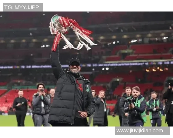 曼联与热刺激战正酣文字直播全程回顾精彩瞬间与战术分析 曼联与热刺激战正酣文字直播全程回顾精彩瞬间与战术分析