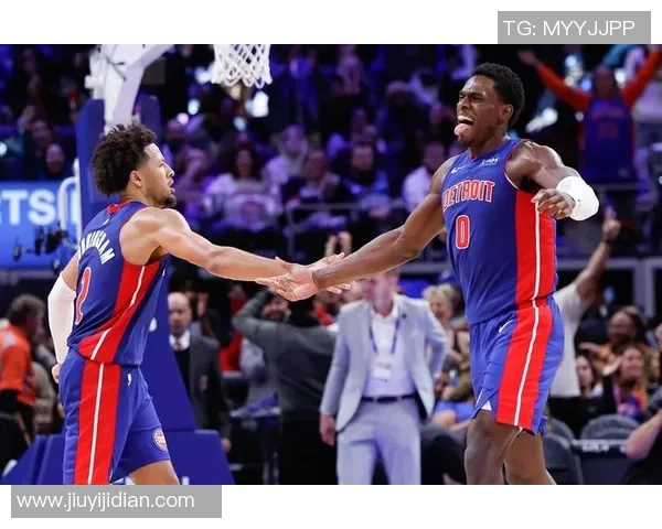 黄蜂队在活塞主场的激烈对决展现篮球魅力与团队精神
